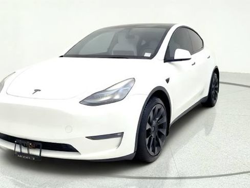 Used 2022 Tesla Model Y Long Range AWD/4WD image 3