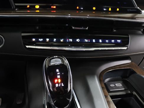 Used 2024 Cadillac Escalade ESV Sport Platinum w/ LPO, ONYX Package image 10