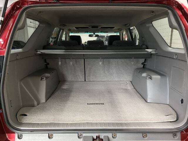 Used 2005 Toyota 4Runner SR5 AWD/4WD image 15