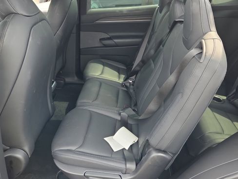 Used 2023 Tesla Model X image 3