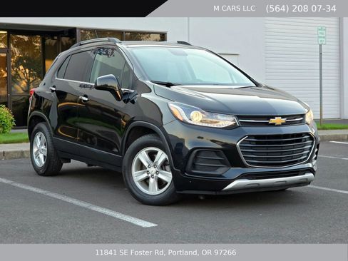 Used 2020 Chevrolet Trax LT w/ LT Convenience Package FWD image 4