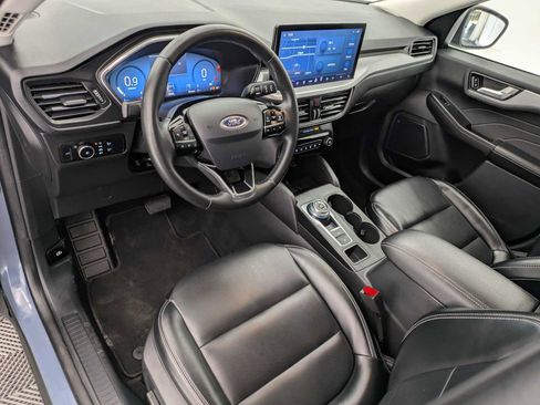 Used 2024 Ford Escape Platinum AWD/4WD image 2
