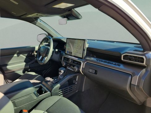 Certified 2025 Toyota Tacoma TRD Off-Road image 24