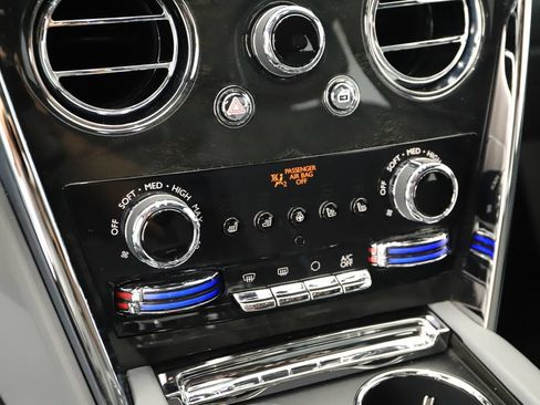 Used 2024 Rolls-Royce Cullinan w/ Cullinan Package AWD/4WD image 29