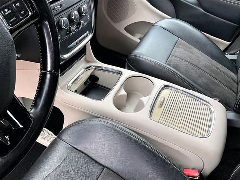 Used 2020 Dodge Grand Caravan SXT FWD image 13