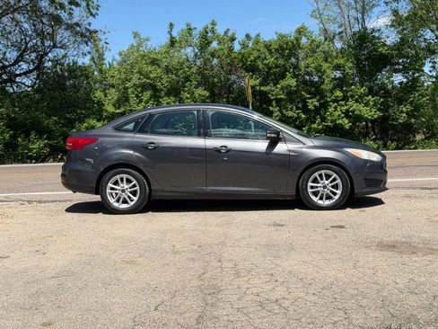 Used 2016 Ford Focus SE w/ Reverse Sensing Package image 5