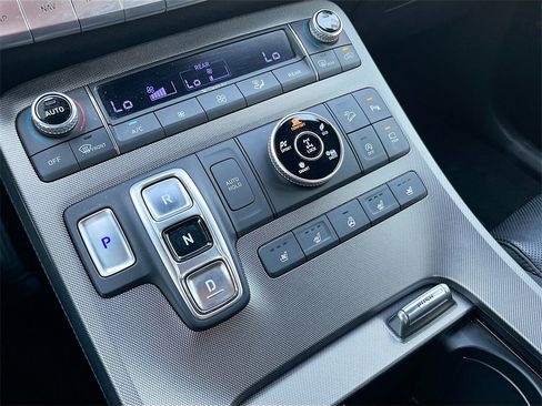 Used 2022 Hyundai Palisade Calligraphy image 17