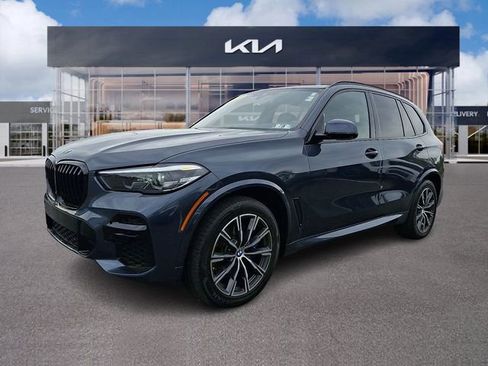 Used 2022 BMW X5 xDrive40i w/ M Sport Package AWD/4WD image 3