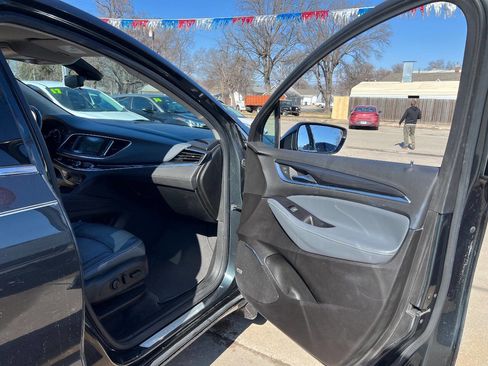 Used 2019 Buick Enclave Premium image 17