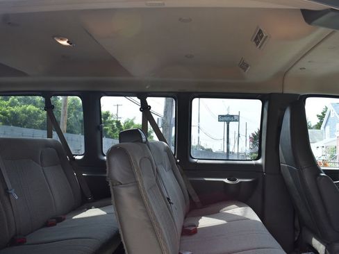 Used 2023 Chevrolet Express 3500 LT w/ LT Preferred Equipment Group RWD image 21