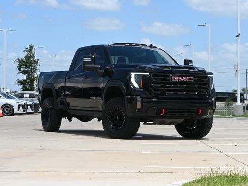 Used 2024 GMC Sierra 2500 AT4X AWD/4WD image 2