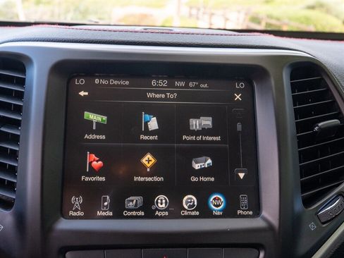 Used 2015 Jeep Cherokee Trailhawk w/ Comfort/Convenience Group image 21