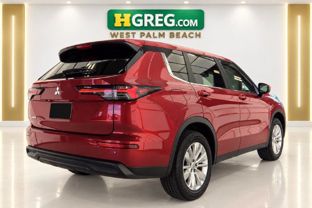 Used 2025 Mitsubishi Outlander ES FWD image 7