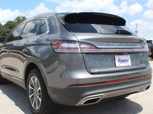 Used 2022 Lincoln Nautilus FWD w/ Premium Package image 4