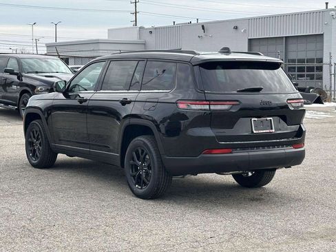 New 2025 Jeep Grand Cherokee L Altitude image 4