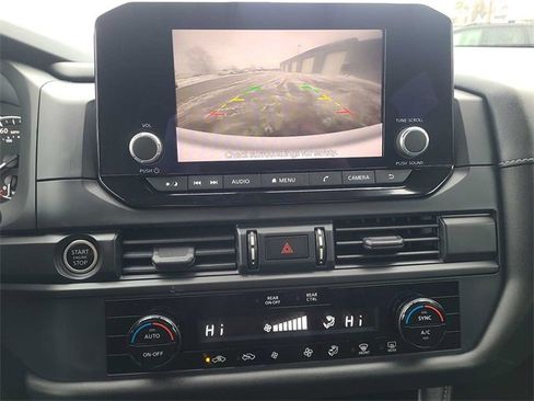 Used 2023 Nissan Pathfinder S image 28