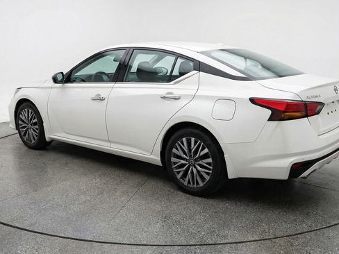 Used 2025 Nissan Altima 2.5 SV image 6