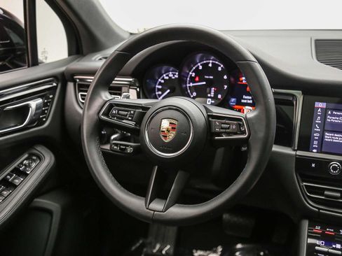 Certified 2026 Porsche Macan AWD/4WD image 18