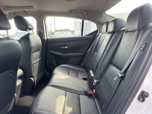 Used 2025 Nissan Sentra SR w/ SR Premium Package FWD image 9