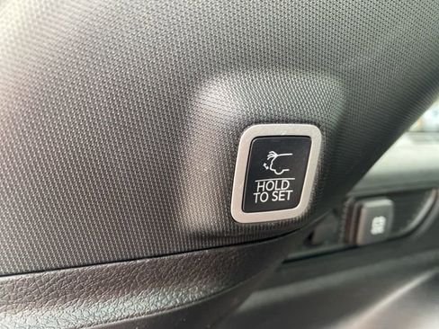 Used 2024 Jeep Grand Cherokee Altitude image 7