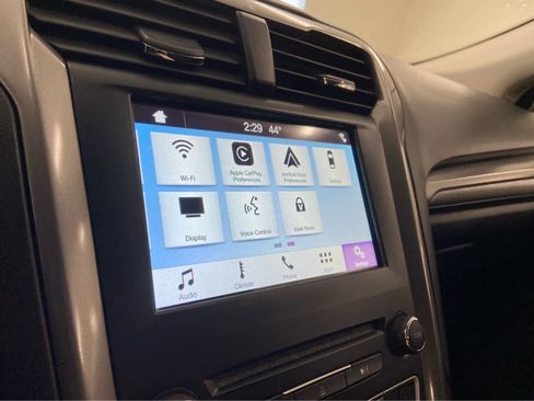 Used 2018 Ford Fusion SE w/ Fusion SE Technology Package image 28