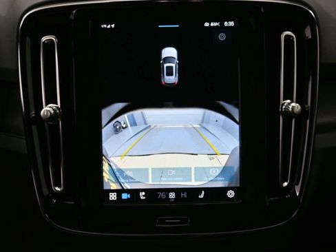 Used 2025 Volvo EX40 Core image 22
