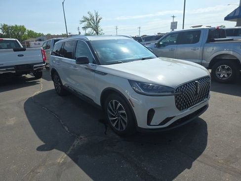 Used 2025 Lincoln Aviator AWD w/ Equipment Group 101A image 3