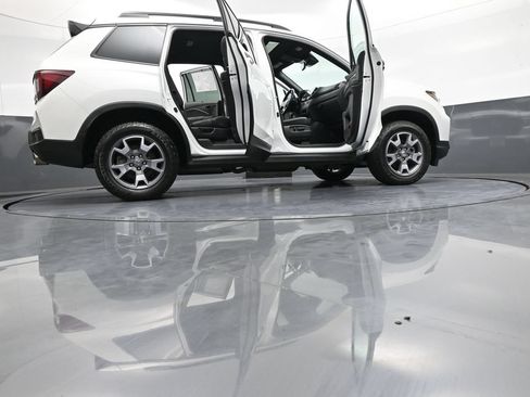 Certified 2023 Honda Passport TrailSport image 48