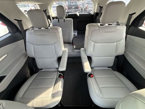 Used 2025 Ford Explorer Active w/ Active Comfort Package image 25