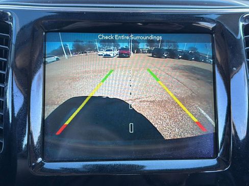 Used 2019 Jeep Cherokee Overland w/ Technology Group image 32