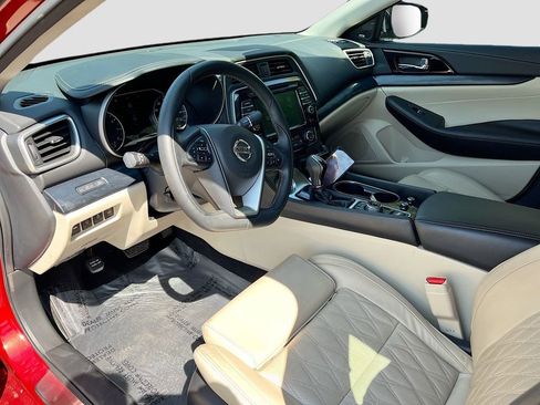 Used 2023 Nissan Maxima Platinum w/ Sport Mat Group FWD image 9