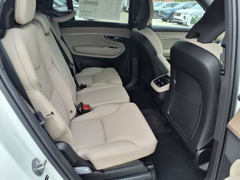 New 2026 Volvo XC90 B5 Core image 10