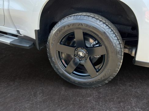 Used 2022 Chevrolet Silverado 1500 High Country AWD/4WD image 9