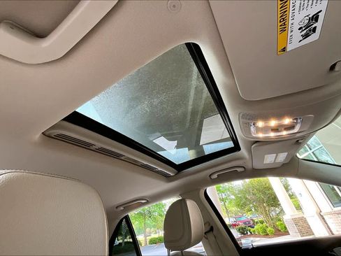 Used 2023 Mercedes-Benz GLE 350 4MATIC w/ Premium Package image 14