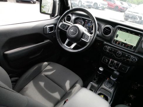 Used 2022 Jeep Wrangler Unlimited Sahara w/ Cold Weather Group AWD/4WD image 9
