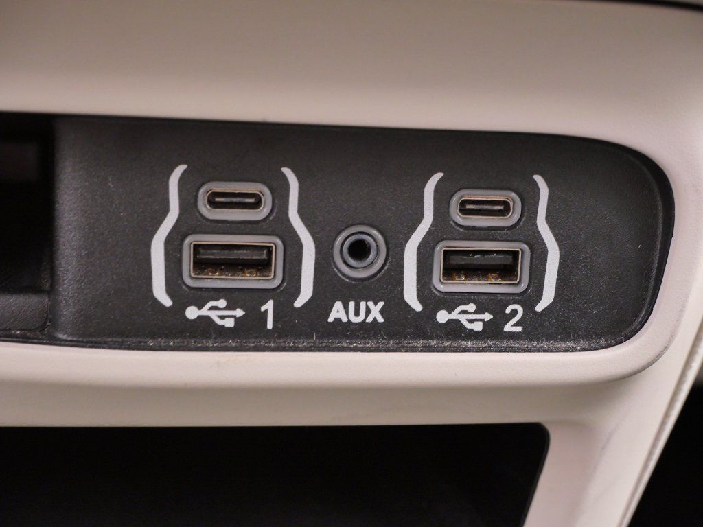 Certified 2023 Chrysler Pacifica Touring-L FWD image 29
