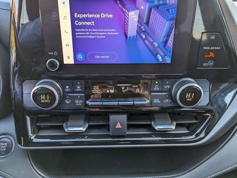 Used 2023 Toyota Highlander LE image 22