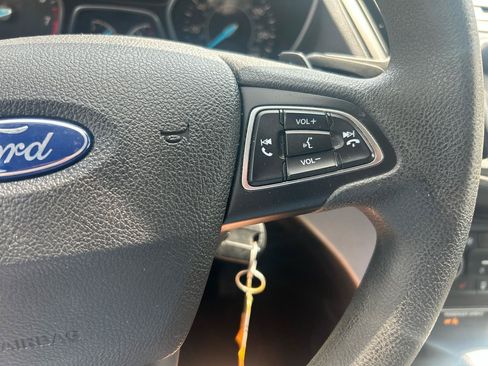Used 2017 Ford Escape SE w/ SE Cold Weather Package FWD image 18