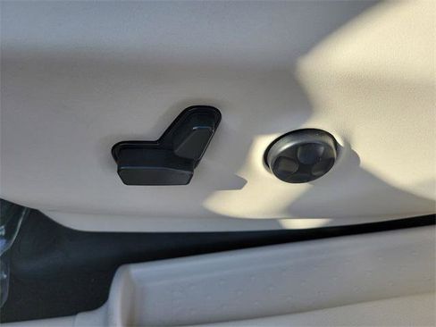 Certified 2017 Chrysler Pacifica Premium image 17