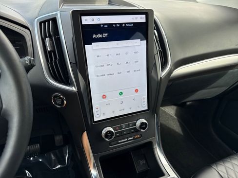 Used 2024 Ford Edge Titanium image 18