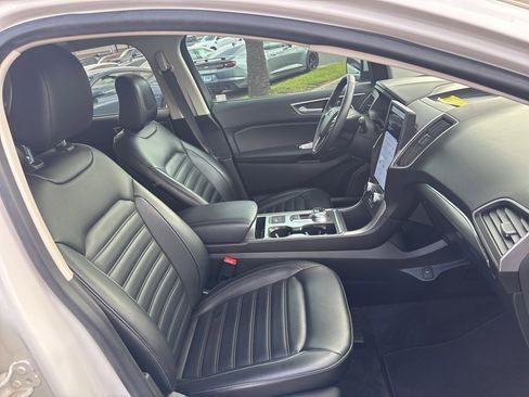 Used 2022 Ford Edge SEL w/ Convenience Package image 16
