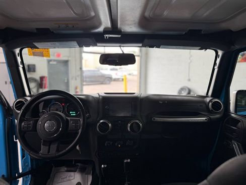 Used 2018 Jeep Wrangler Unlimited Rubicon w/ Cold Weather Group AWD/4WD image 20
