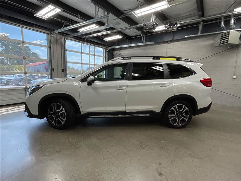 Used 2023 Subaru Ascent Limited AWD/4WD image 2