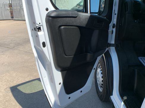 Used 2025 RAM ProMaster 2500 w/ Convenience Group FWD image 9