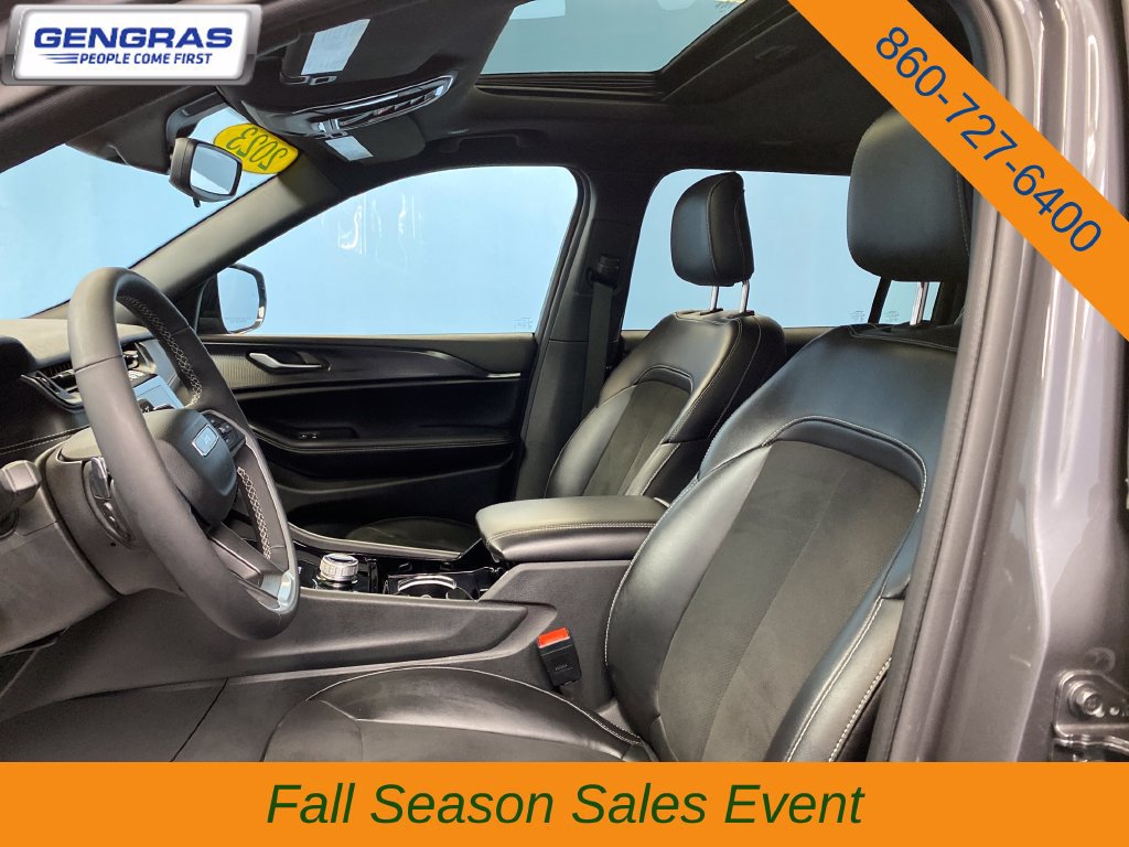 Used 2023 Jeep Grand Cherokee L Altitude AWD/4WD image 11