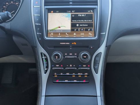 Used 2018 Lincoln MKX Select w/ Select Plus Package AWD/4WD image 23
