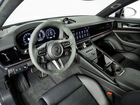 Certified 2025 Porsche Panamera Turbo image 4