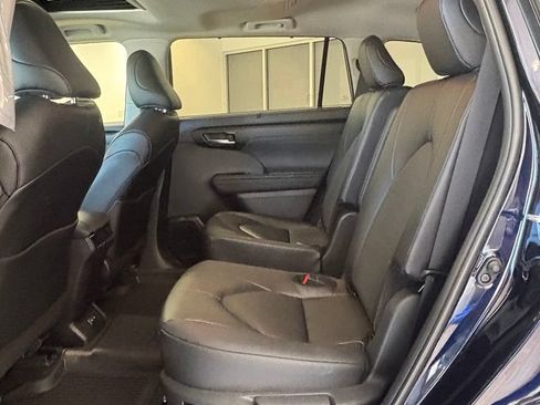 Used 2026 Toyota Highlander XLE AWD/4WD image 16