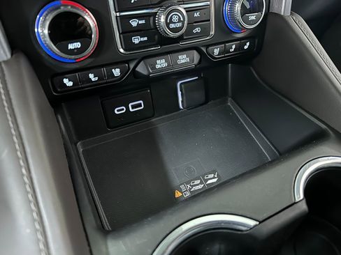 Used 2024 GMC Yukon XL SLT image 29