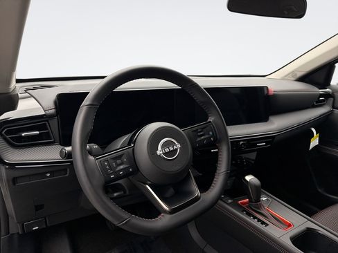 Used 2025 Nissan Kicks SR image 10